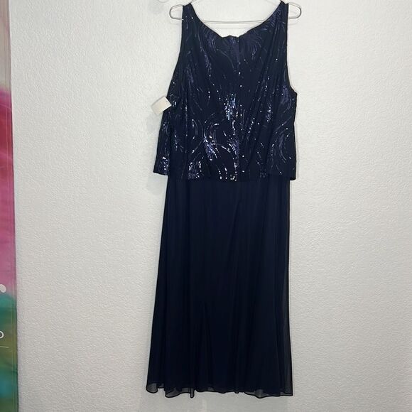 Elegant Navy Blue Sleeveless Dress - Picture 7 of 16